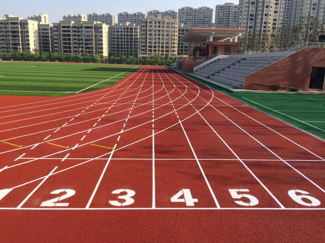 1745308144883965.jpg 自結(jié)紋跑道施工有啥要點(diǎn)